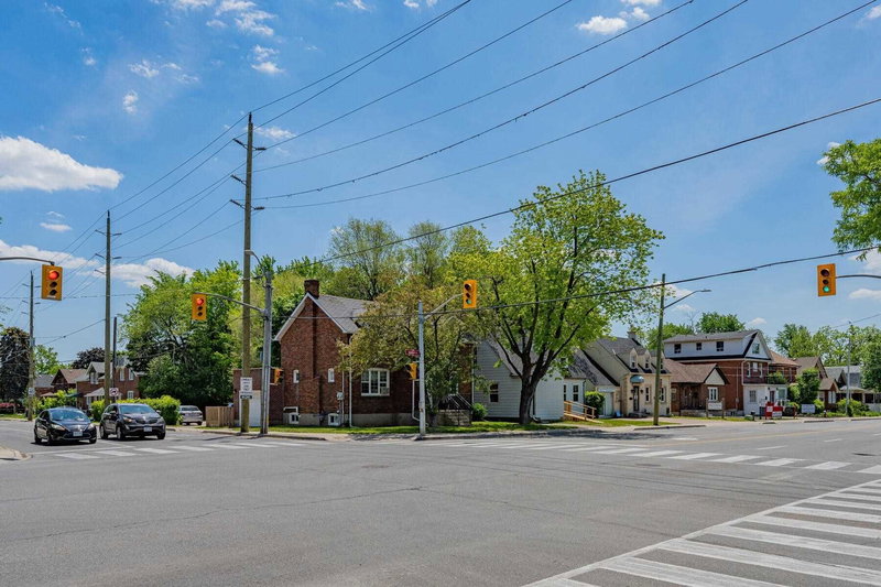 209 Queen St W, Brampton, L6Y 1M6 | Image 3