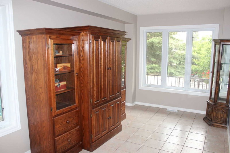 5950 Shelford Terr, Mississauga, L5M 6K3 | Image 2