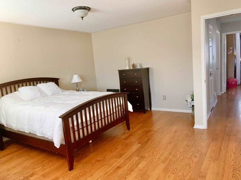 5380 Floral Hill Cres, Mississauga, L5V1V3 | Image 2