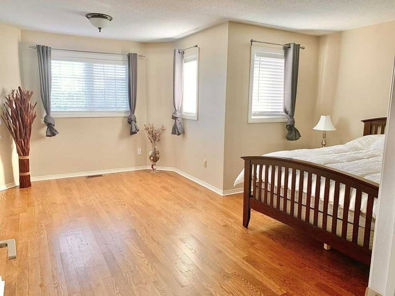 5380 Floral Hill Cres, Mississauga, L5V1V3 | Image 3