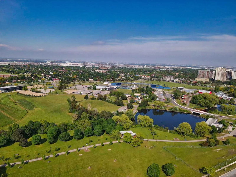 30 Haley Crt, Brampton, L6S1N6 | Image 3