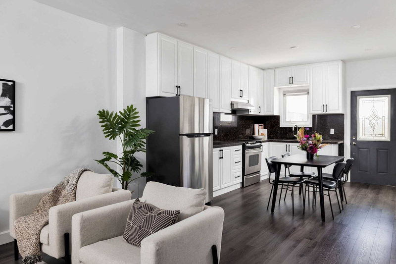 16 Brock Ave, Toronto, M6K2K8 | Image 3