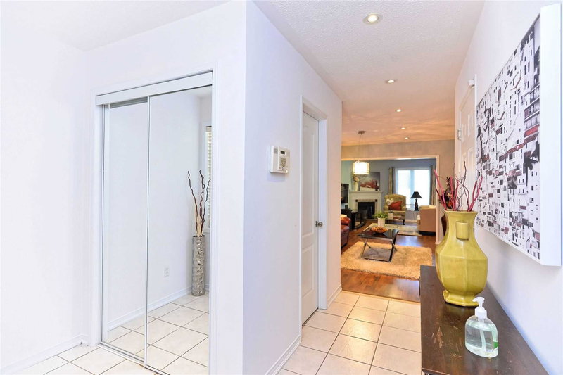 28 Cedarvalley Blvd, Brampton, L7A2C2 | Image 3