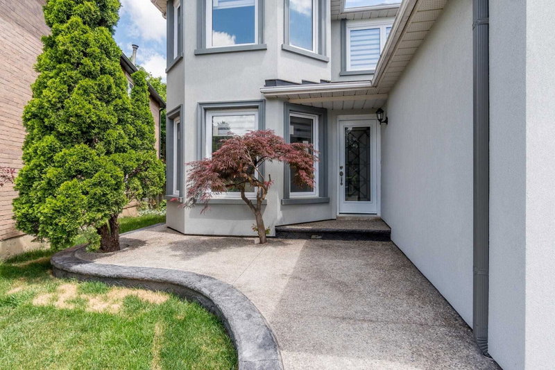 1593 Wintergrove Gdns, Mississauga, L5M3Z9 | Image 2