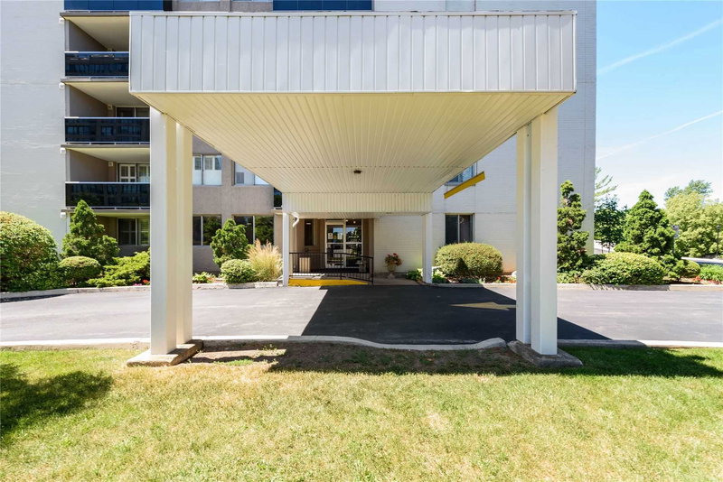 401 - 81 Millside Dr, Milton, L9T3X4 | Image 2