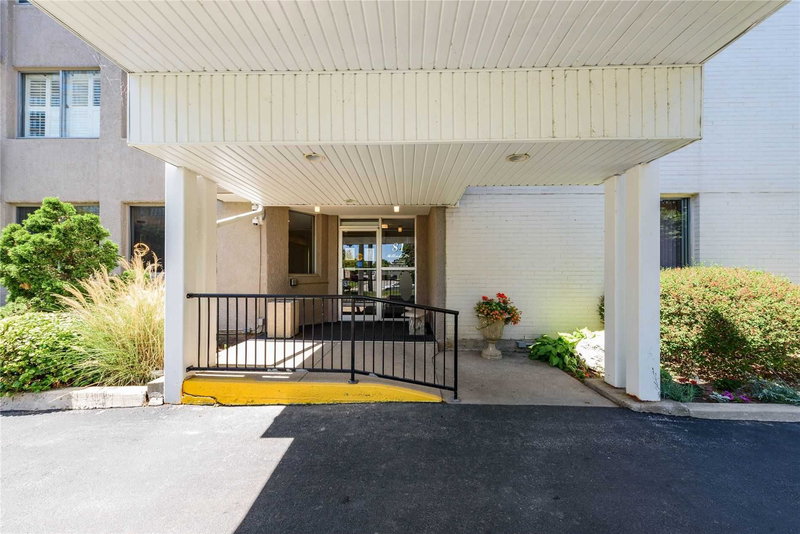 401 - 81 Millside Dr, Milton, L9T3X4 | Image 3