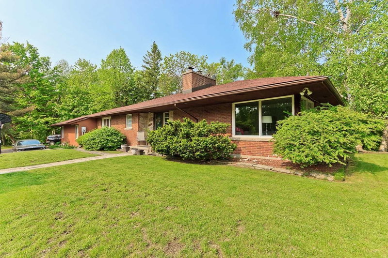 1556 Crestview Ave, Mississauga, L5G3P6 | Image 2