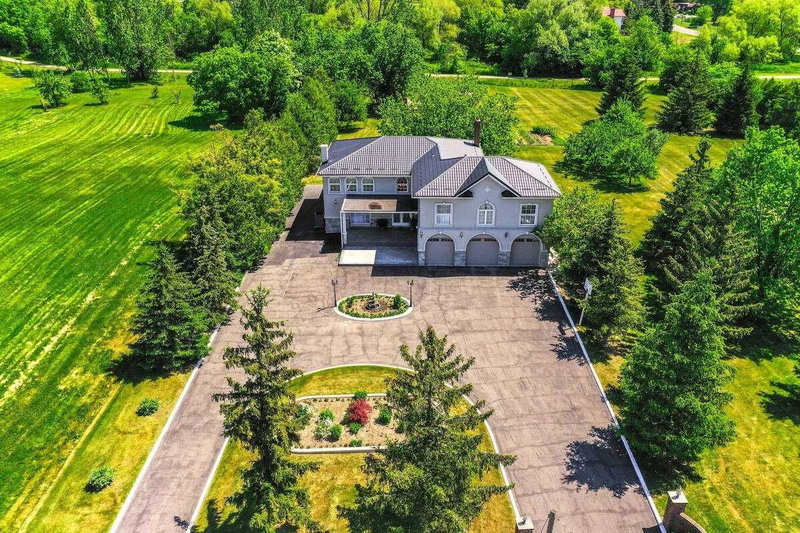 9 Julian Dr, Brampton, L6P0L3 | Image 2