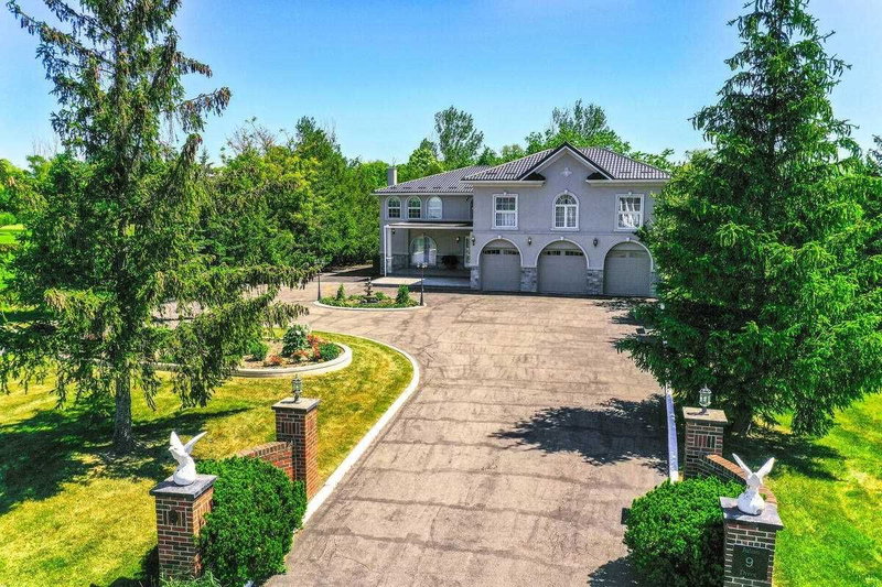 9 Julian Dr, Brampton, L6P0L3 | Image 3