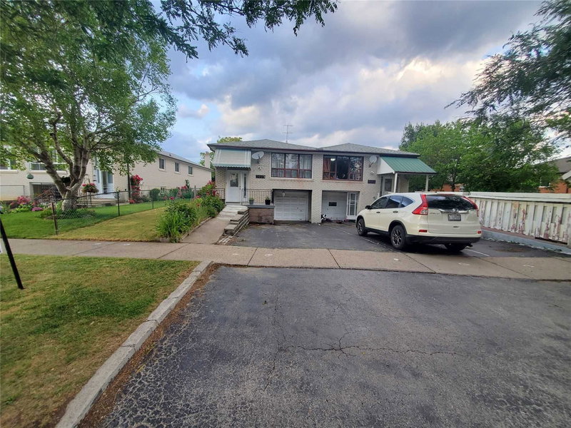 7075 Magic Crt, Mississauga, L4T 3A2 | Image 3