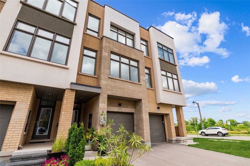 227 Huguenot Rd, Oakville, L6H 0L6 | Image 2