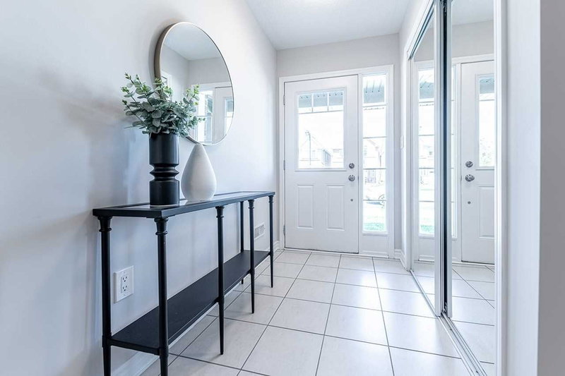 112 Whitlock Ave, Milton, L9E 1G3 | Image 3