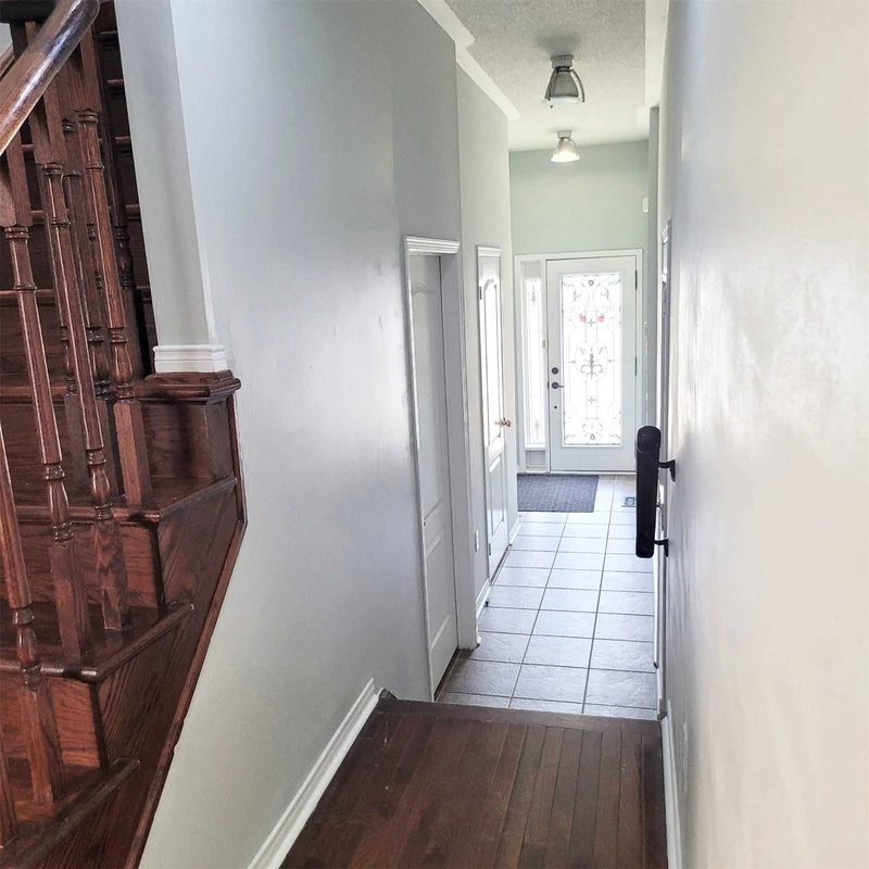 Upper - 10 Palleschi Dr, Brampton, L6P 2S1 | Image 2