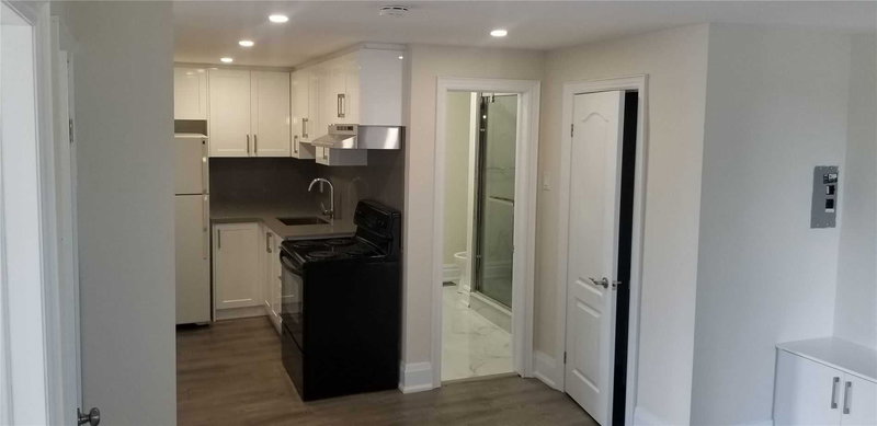 2 - 3481 Lakeshore Blvd W, Toronto, M8W1N5 | Image 3