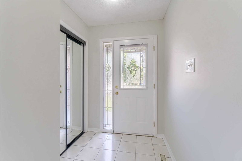 94 Bighorn Cres, Brampton, L6R1G7 | Image 3