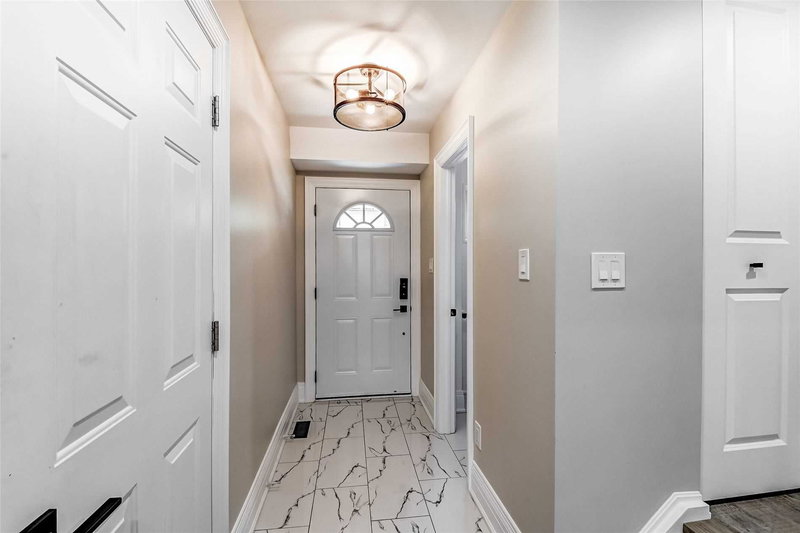 22 - 2120 Rathburn Rd E, Mississauga, L4W2S8 | Image 2