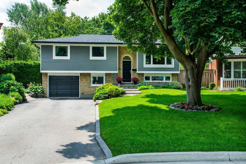 132 Osborne Cres, Oakville, L6H1E6 | Image 2