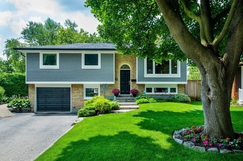 132 Osborne Cres, Oakville, L6H1E6 | Image 3