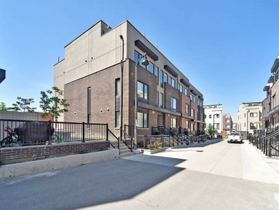 Townhouse sold at 1-142 William Duncan Road, Toronto, Ontario, M3K0C1 - Downsview-Roding-CFB - MLS: W5312168