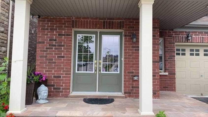 42 Arrowpoint Dr, Brampton, L6Y0Y8 | Image 2