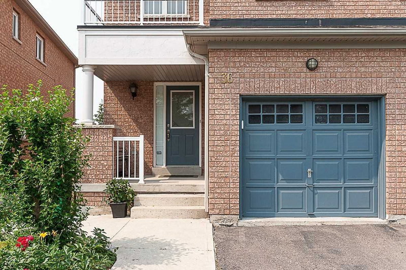 36 Mauve Dr, Brampton, L6P 2M8 | Image 2