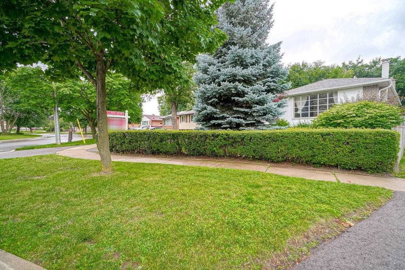 28 Parkway Ave, Brampton, L6X 2G4 | Image 3