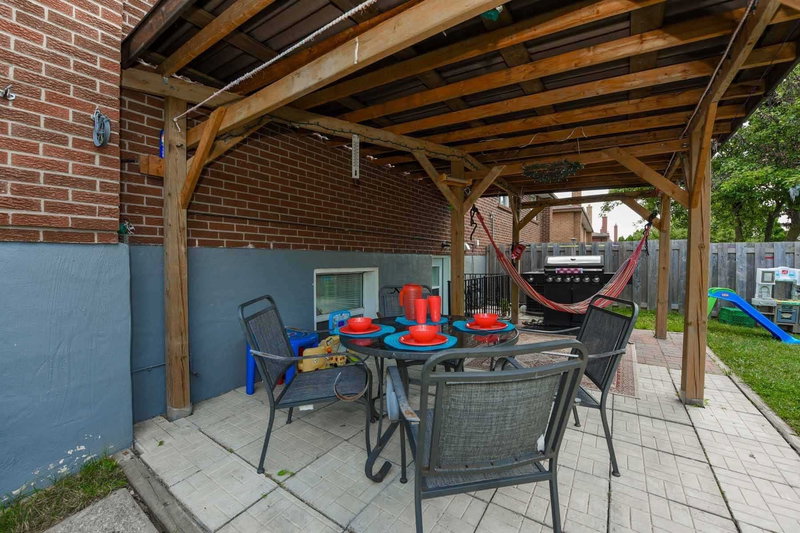 28 Royal Salisbury Way, Brampton, L6V3J6 | Image 3