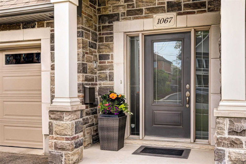 1067 Shaw Dr, Mississauga, L5G3Z3 | Image 2