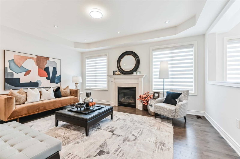 298 Etheridge Ave, Milton, L9E1H7 | Image 2