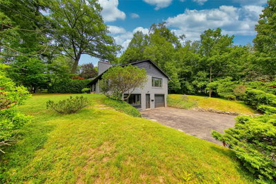 893 Bexhill Road, Mississauga, Ontario image-0-2