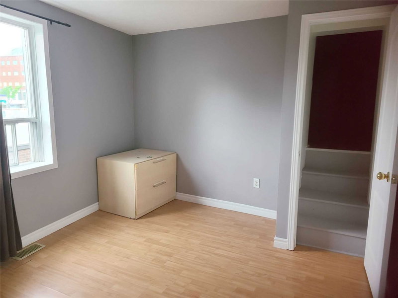 Upper - 23 George St N, Brampton, L6X 1R3 | Image 3