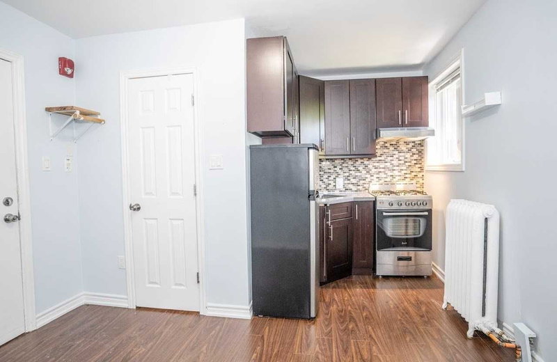 205 - 70 Melbourne Ave, Toronto, M6K1K7 | Image 2
