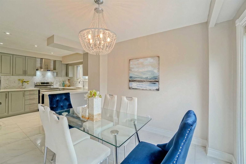 2545 Folkway Dr, Mississauga, L5L2J9 | Image 2