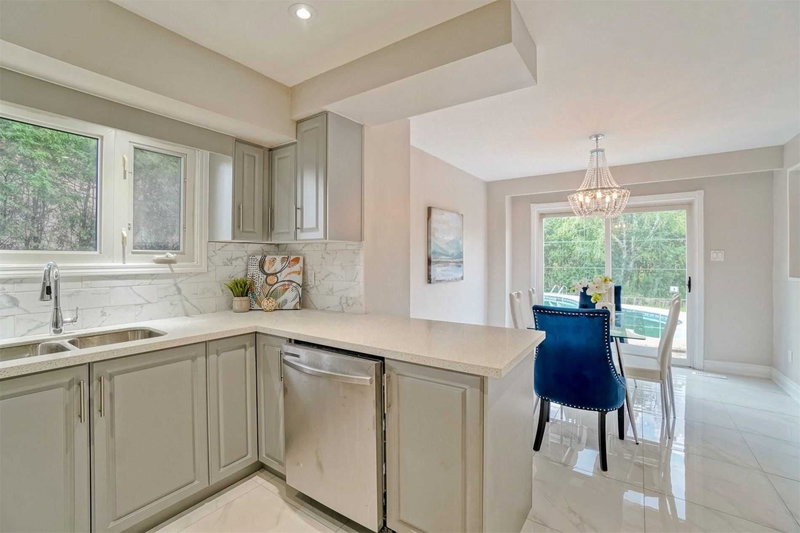 2545 Folkway Dr, Mississauga, L5L2J9 | Image 3