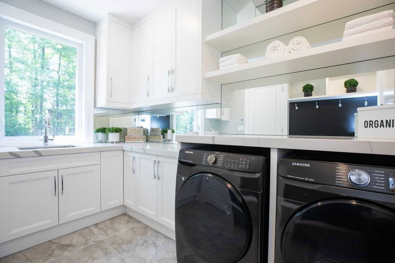 1489 Rogerswood Crt, Mississauga, L5J1R7 | Image 3