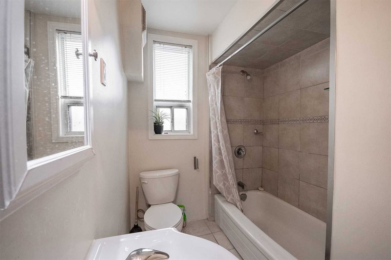 201 - 723 Lakeshore Rd E, Mississauga, L5G1J7 | Image 2