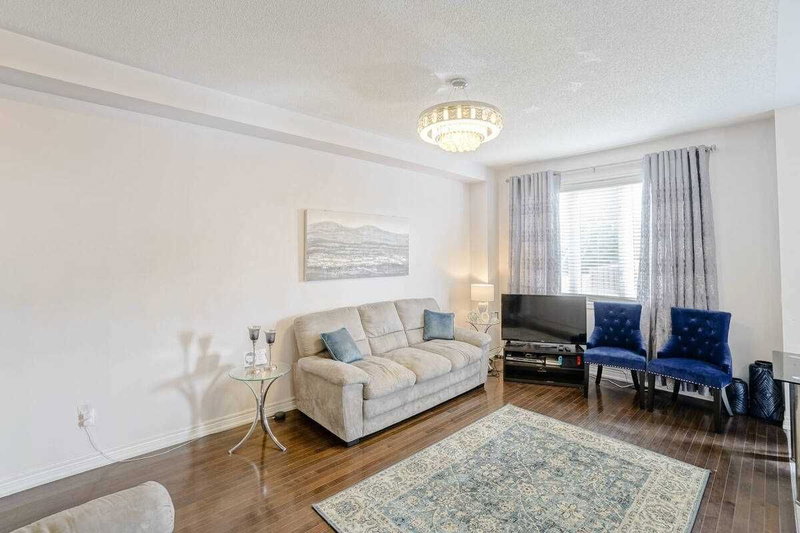 855 Miltonbrook Cres, Milton, L9T 8N2 | Image 2