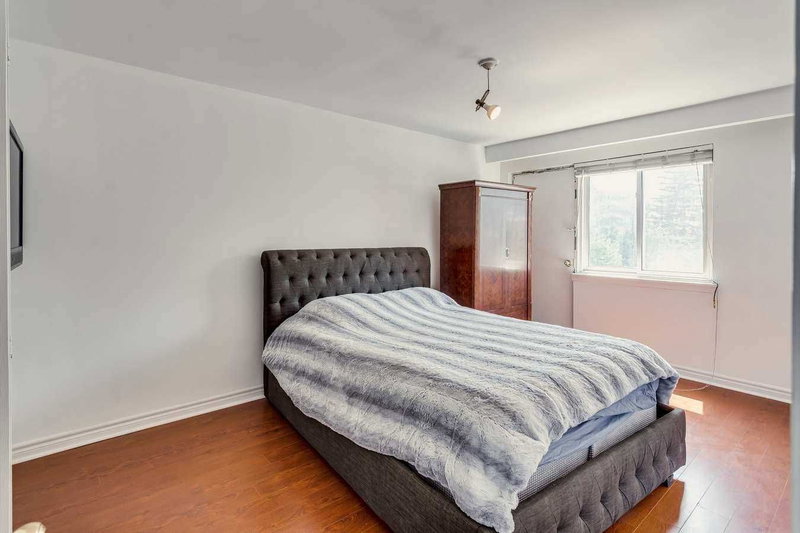 675 The Queensway, Toronto, M8K 1K8 | Image 2