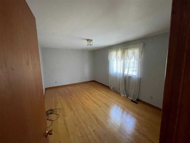 1524 Indian Grve, Mississauga, L5H2S6 | Image 3