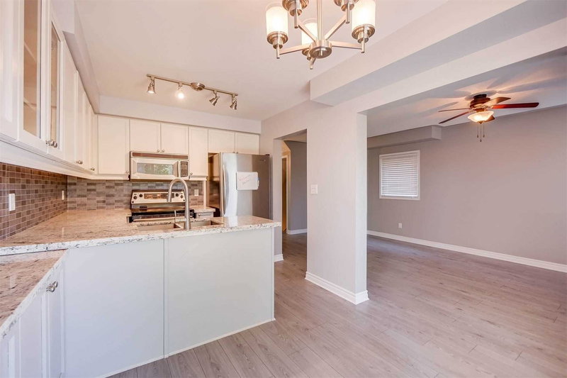 20 Hesketh Crt, Caledon, L7C1C6 | Image 3