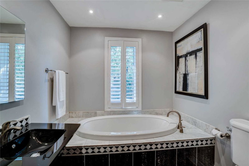 2181 Courtland Dr, Burlington, L7R1S2 | Image 3