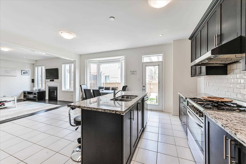 5 Ezra Cres, Brampton, L7A 5A6 | Image 3