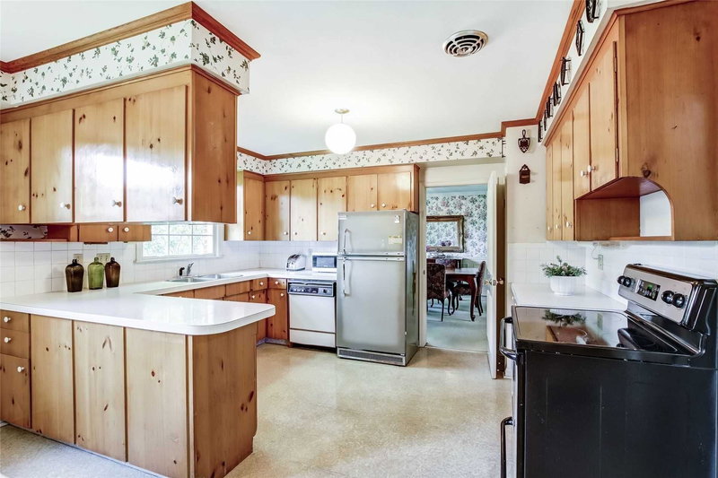 1380 Birchwood Heights Dr, Mississauga, L5G2Y2 | Image 3