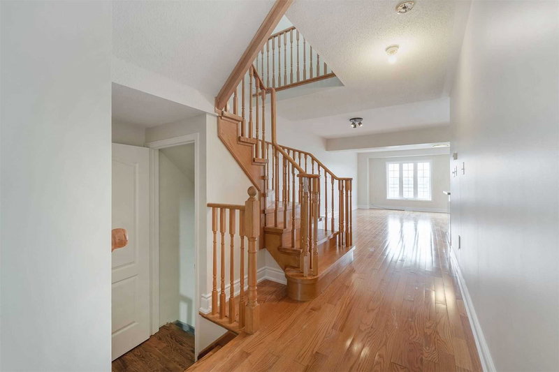 3470 Angel Pass Dr, Mississauga, L5M7N4 | Image 2