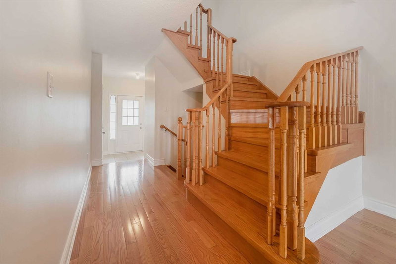 3470 Angel Pass Dr, Mississauga, L5M7N4 | Image 3