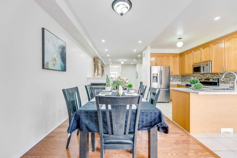 114 Rocky Point Cres, Brampton, L6V4R8 | Image 2