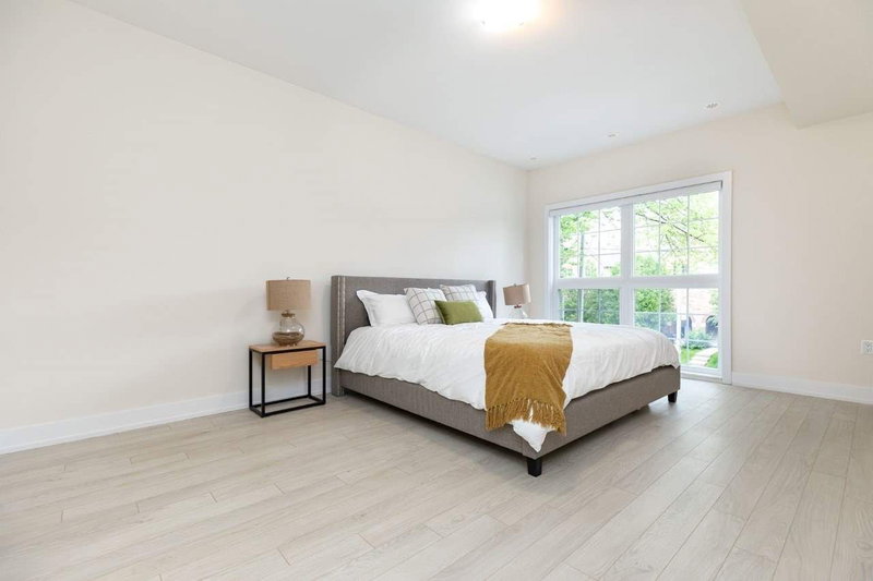 1060 Lansdowne Ave, Toronto, M6H 0C5 | Image 2