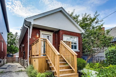 Detached House sold at 24 Third Street, Toronto, Ontario, M8V2X6 - New Toronto - MLS: W5344677