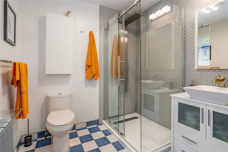 38 John St S, Mississauga, L5H 2E6 | Image 3