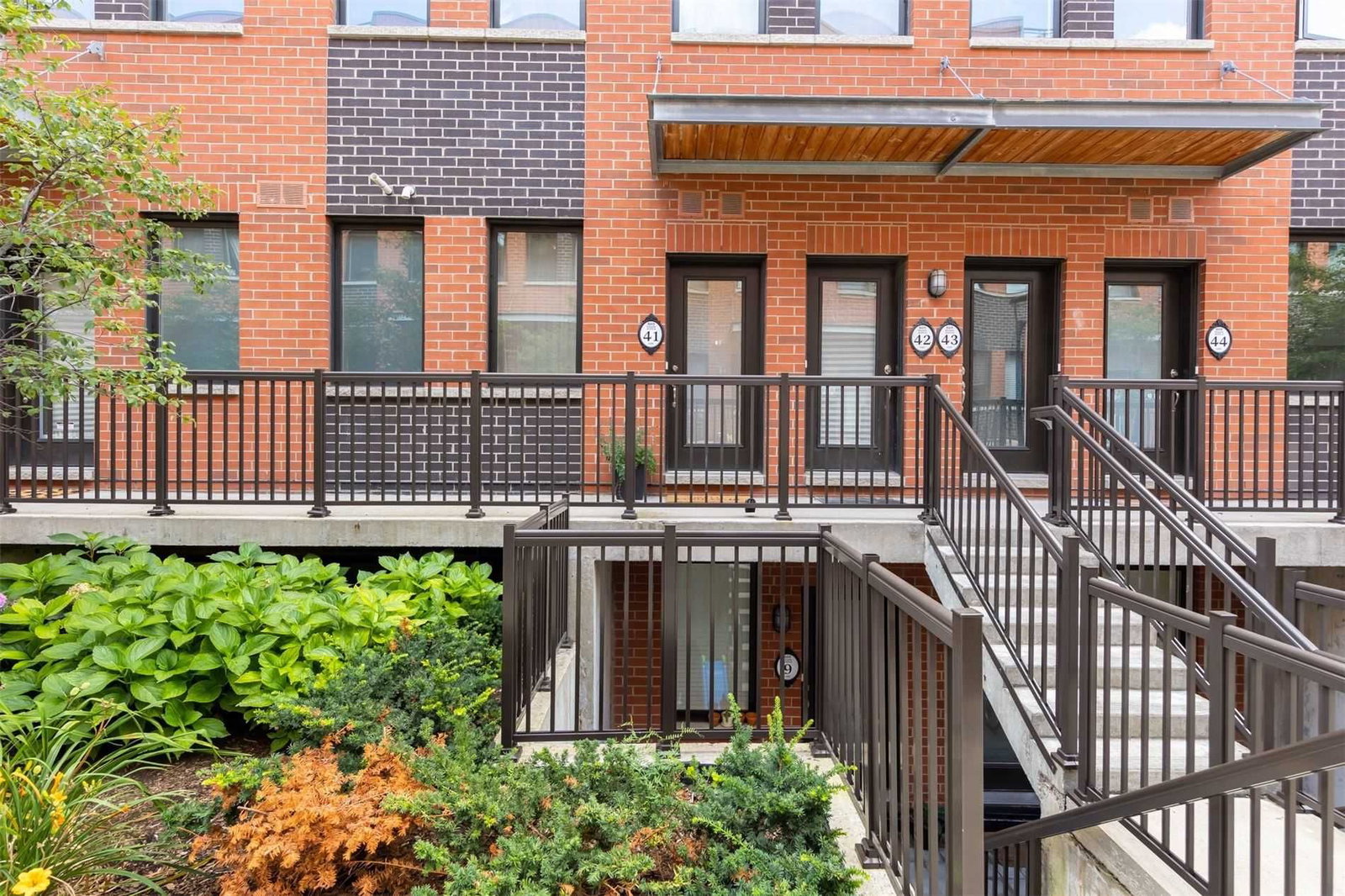 Townhouse sold at 41-869 Wilson Avenue, Toronto, Ontario, M3K1E6 - Downsview-Roding-CFB - MLS: W5350932